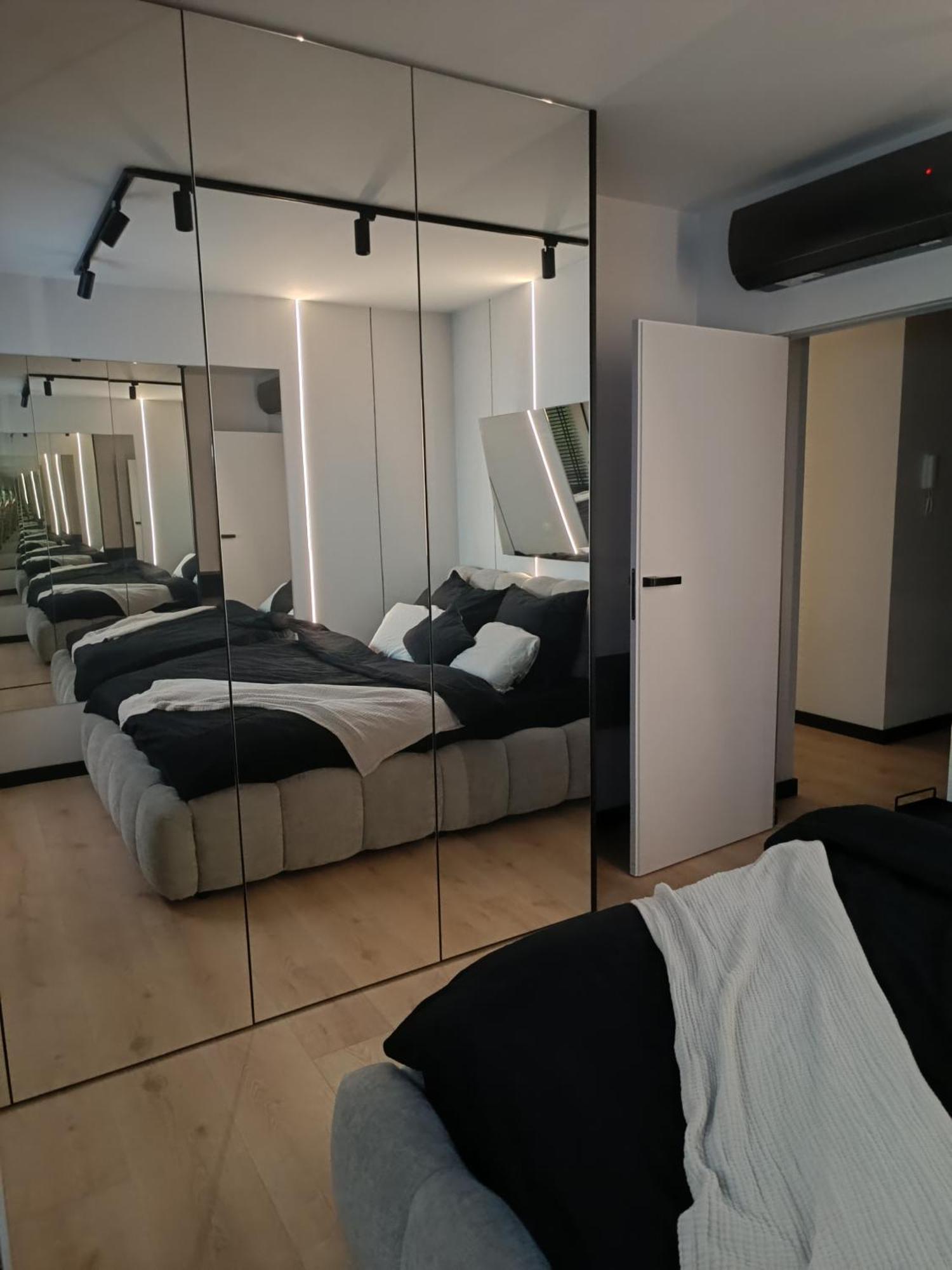Black Bella Kielce, Widok Na Telegraf, Garaz, Klimatyzacja, Lustra W Sypialni Apartament