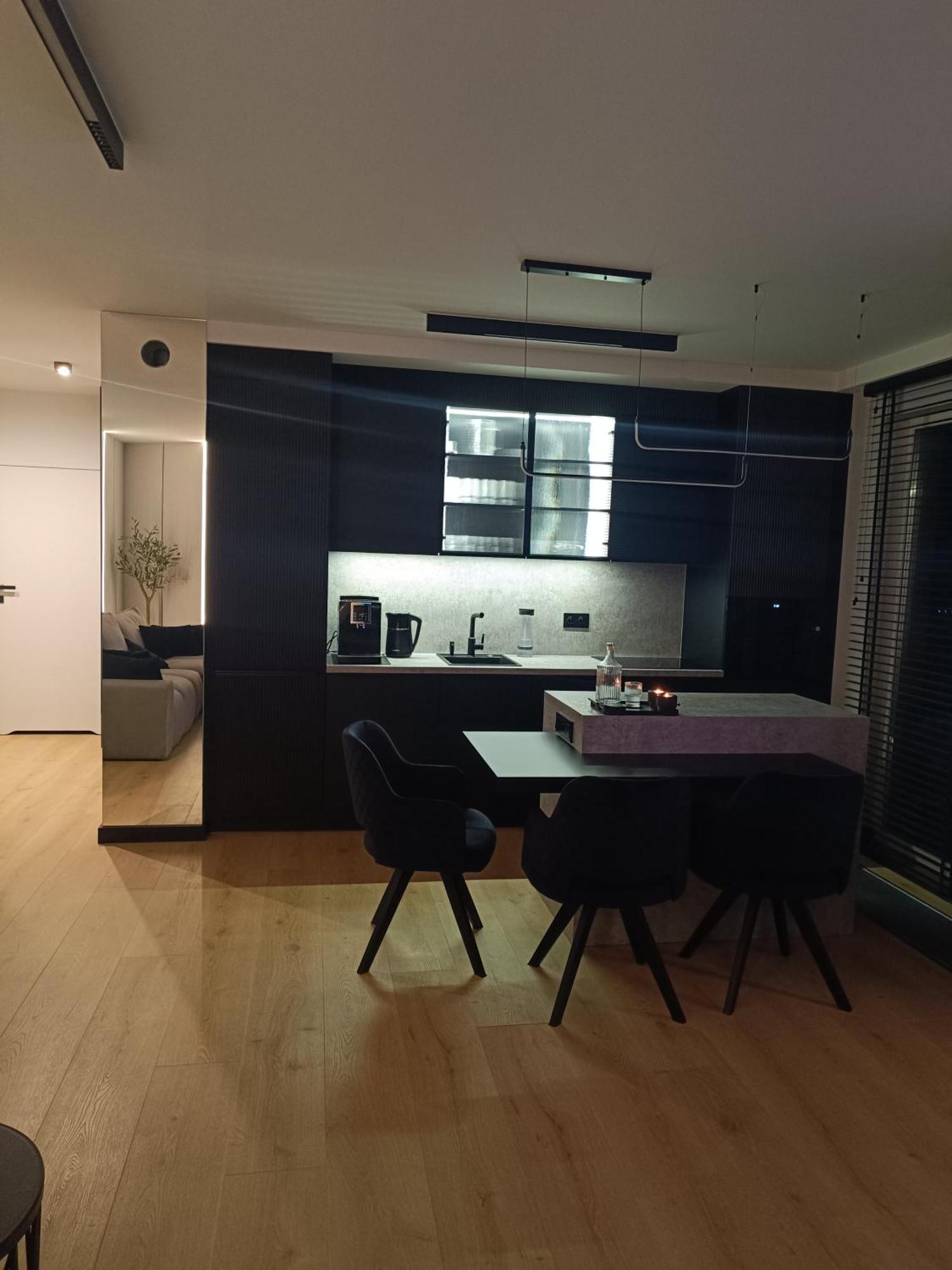 Black Bella Kielce, Widok Na Telegraf, Garaz, Klimatyzacja, Lustra W Sypialni Apartment