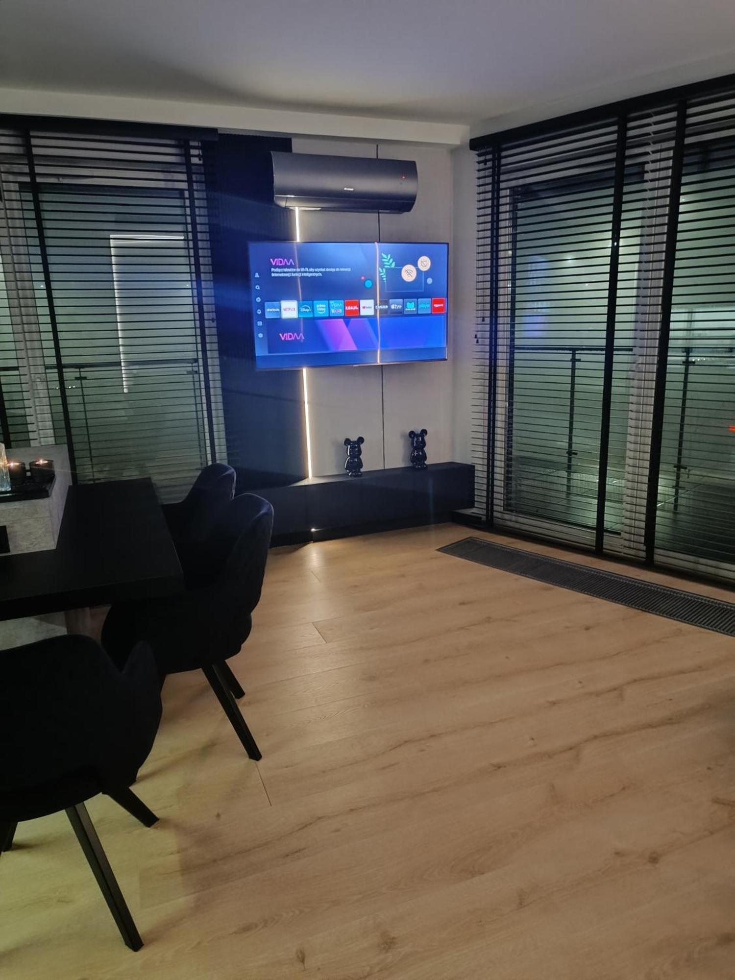 Black Bella Kielce, Widok Na Telegraf, Garaz, Klimatyzacja, Lustra W Sypialni Apartament Kielce